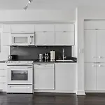 Elegant Condo, Toronto Views , Cityplace Downtown