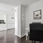 Elegant Condo, Toronto Views , Cityplace Downtown