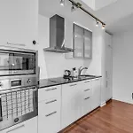 Elegant Rogers Center Suites With 1 Free Parking