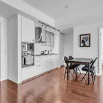 Elegant Rogers Center Suites With 1 Free Parking