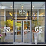 2-Bdrm And 1 Den 3 Bed Condo With 2 Bath - Walking Distance To Scotiabank Arena, Cn Tower, Union Station, Ripleys With Free Parking