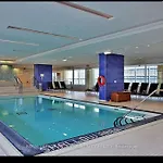 2-Bdrm And 1 Den 3 Bed Condo With 2 Bath - Walking Distance To Scotiabank Arena, Cn Tower, Union Station, Ripleys With Free Parking