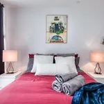 City 1 Bedroom Apartment With Views - 4 Sleeps