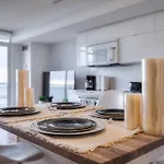 Elegant 1Br Plus Den Downtown Toronto - Sleep 6