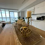 Elegant 1Br Plus Den Downtown Toronto - Sleep 6