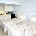 Spadina 11 Guesthouse