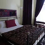 Spadina 11 Guesthouse