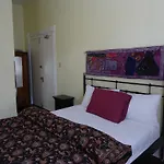 Spadina 11 Guesthouse