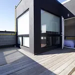 Living Suites Toronto - Queens Park