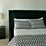 Pelicanstay At Rogers Centre