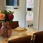 Luxury 3 Bedroom/2 Bathroom Apartment With Cn Tower View In The Heart Of Downtown Toronto