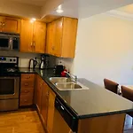 Luxury 3 Bedroom/2 Bathroom Apartment With Cn Tower View In The Heart Of Downtown Toronto