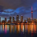 Stylish & Central Condo 1 Min From Union Station!!
