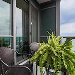 Gorgeous Downtown Oasis With Lake Views & Parking!