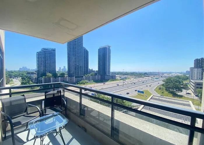 Spacious, Quiet & Cozy Condo 10M From Airport