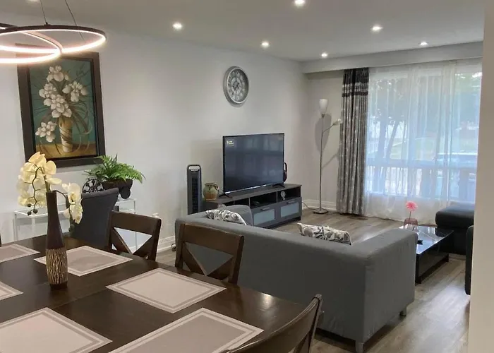 Spectacular 3 Bedroom 2 Wr House - Close To Airport