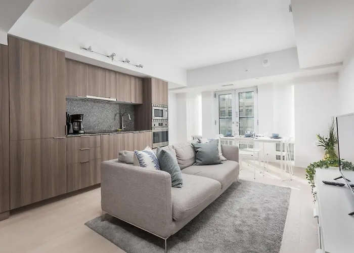 Upscale & Modern 1Bd + Den In Heart Of Downtown!