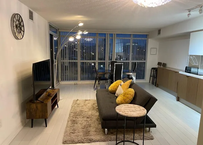 Cozy Open Concept 2Br 2Bath W/Parking -Jays/Cn