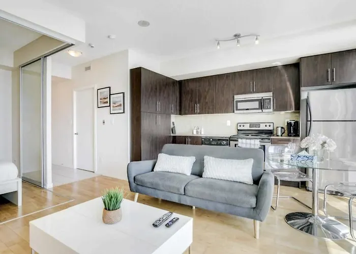 Heart Of Downtown Condo Close To Cn Tower