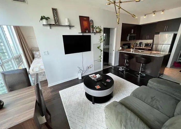 2-Bdrm And 1 Den 3 Bed Condo With 2 Bath - Walking Distance To Scotiabank Arena, Cn Tower, Union Station, Ripleys With Free Parking