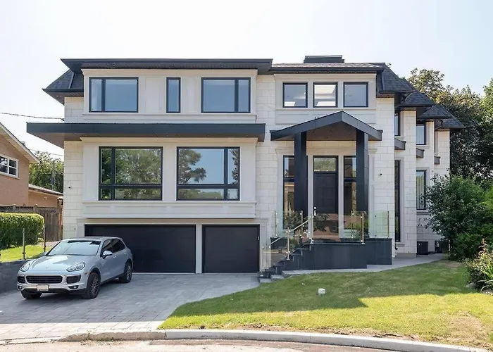 Luxury 6 Bedrooms Villa With Spacious Indoor