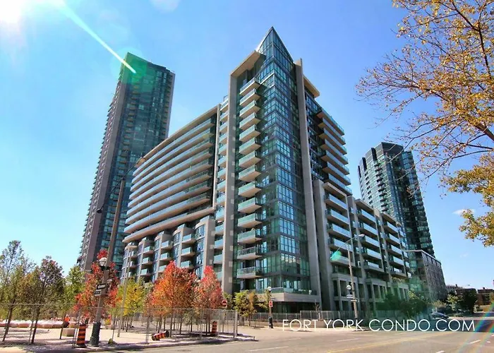 Lakefront Living Downtown Toronto - Free Parking, Gym, Indoor Pool
