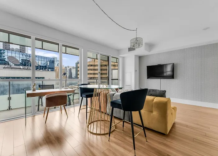 Estate 1 Bedroom Condo Front Street West