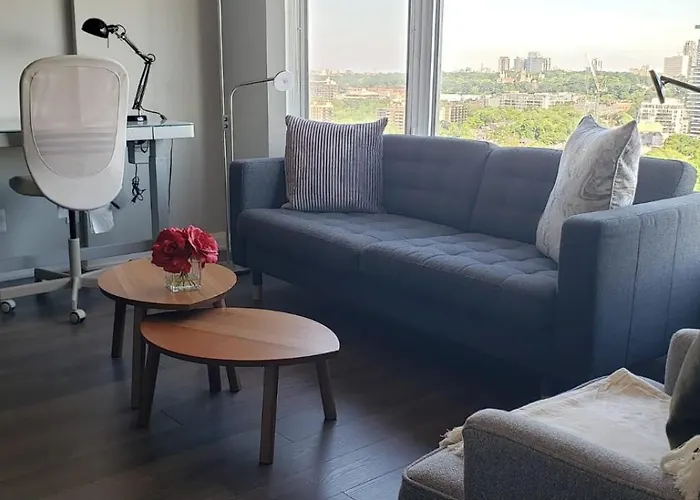 Elegant 2 Bedroom, 2 Bathroom Downtown Retreat With Superior Views