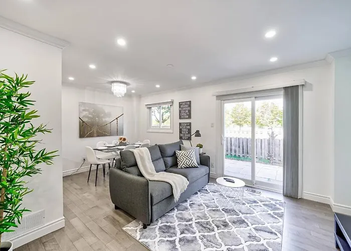 4Br Scarborough Gem, Freshly Renovated, 7 Car Parking