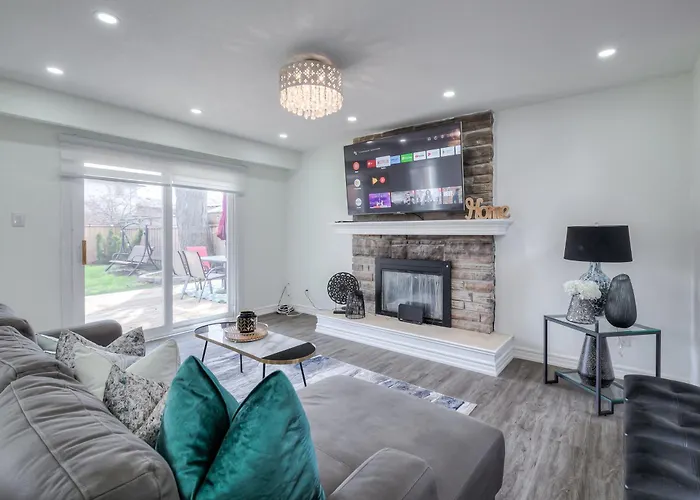 Luxury 5Br Villa In Scarborough