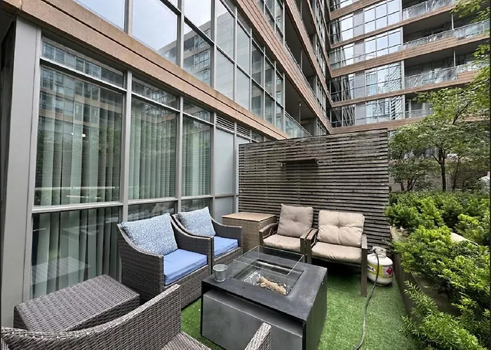 1Bdrm Plus Den With 2 Real Beds Plus Sofabed & Terrace & Parking
