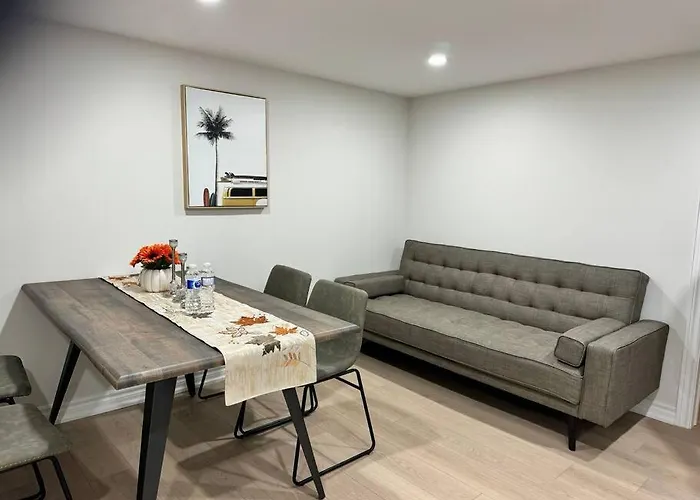 Renovated - Private Entrance & Kitchen - 1 Bedroom