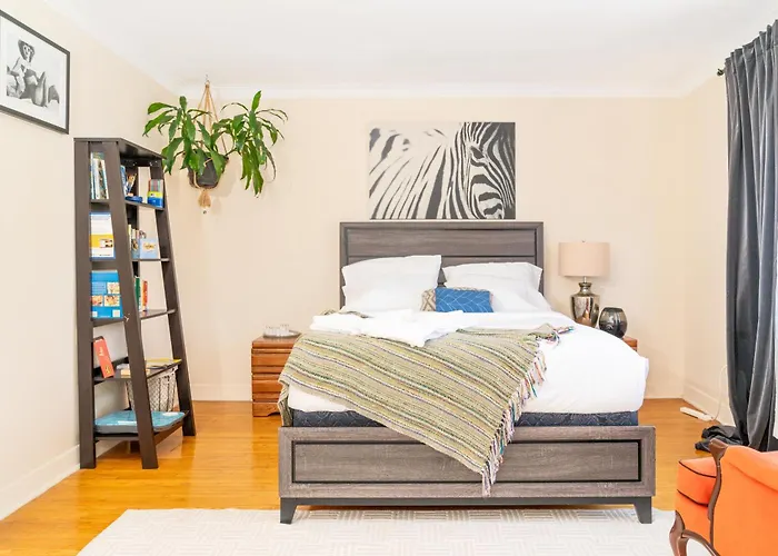 Room In Cozy House Close To Lawrence Ave, Wifi, Parking