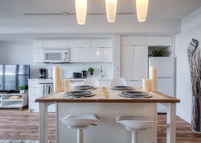 Chic And Ample 1Br Apartment Downtown Toronto