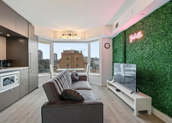 Luxurious Suite In Yorkville