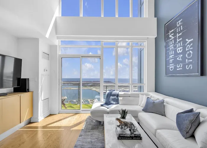Penthouse Living Above The Skyline