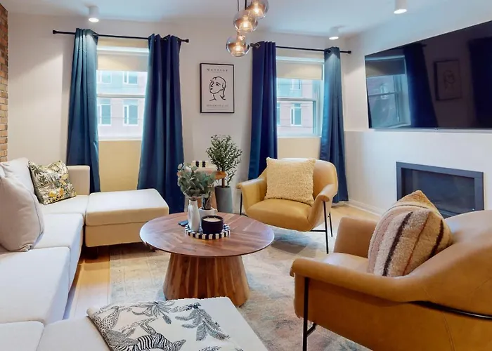 Casa Queen Elegant Suite In Leslieville