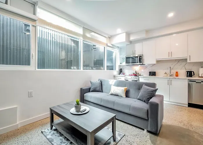 Spacious 2Br Apartment - Regent Park Near Downtown