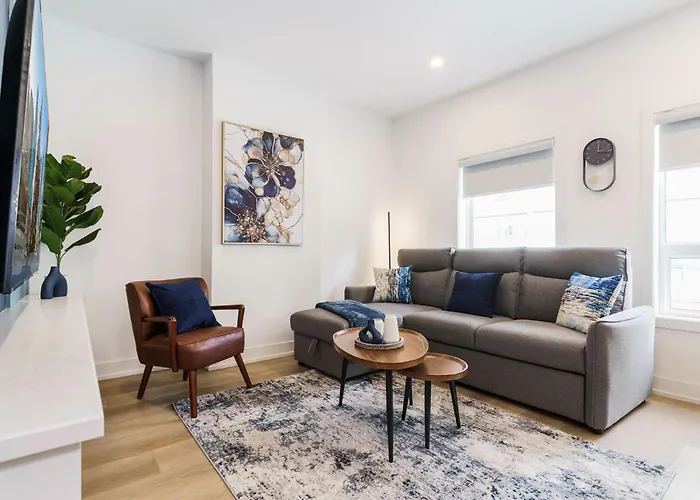 Spacious 3Br Suite For 10 W Patio Heart Of Toronto