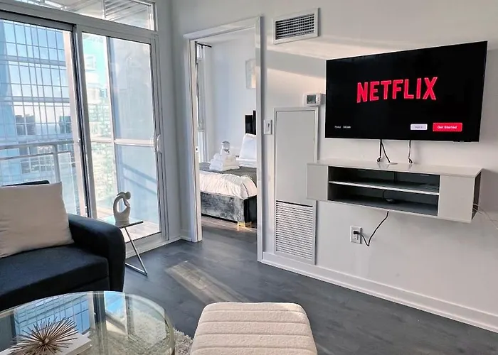 Downtown Oasis-Luxury Condo With Balcony & Free Parking