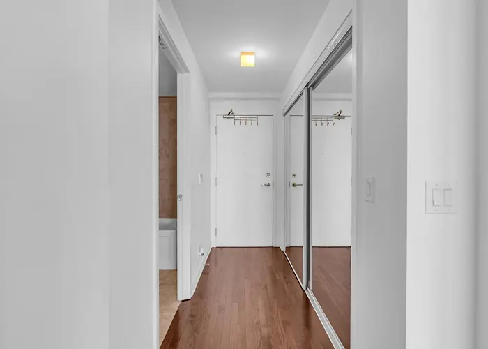 Elegant Rogers Center Suites With 1 Free Parking