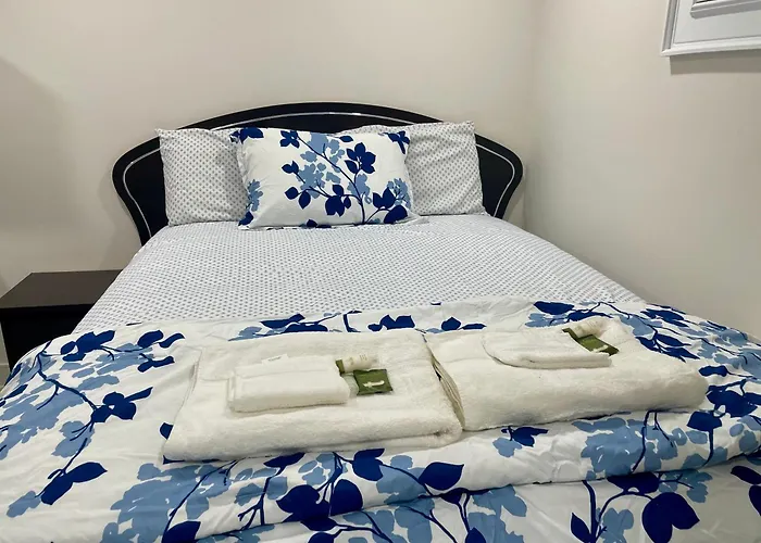 Cozy Basement Room With Free Parking In Toronto