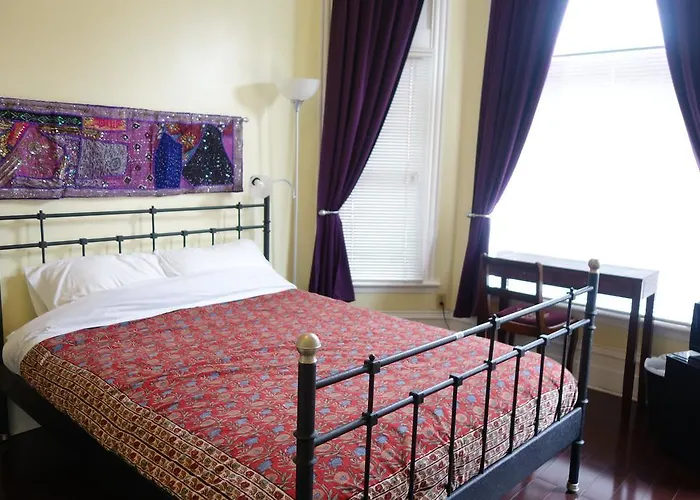 Spadina 11 Guesthouse