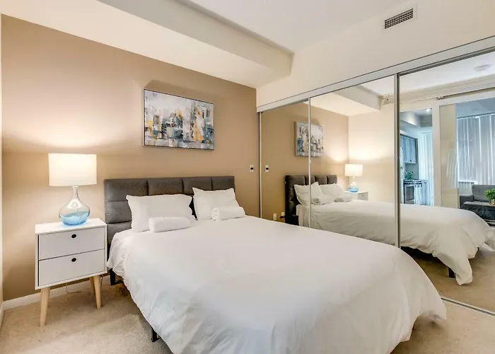 Stunning Condo Suite By Waterfront