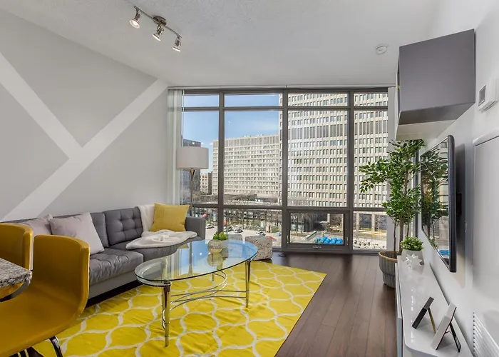 Luxury On Bay St.