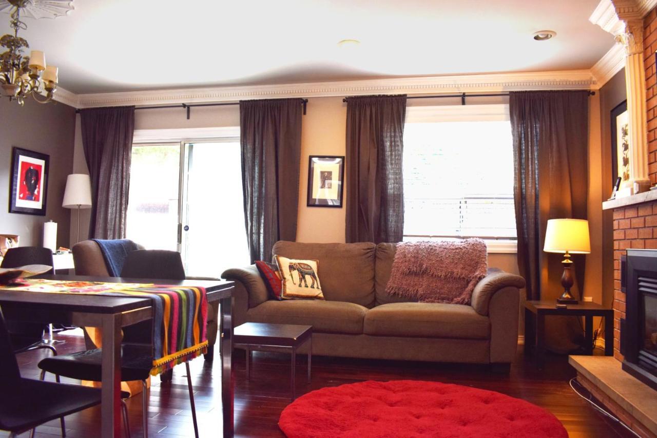 Spacious Artistic House In Toronto