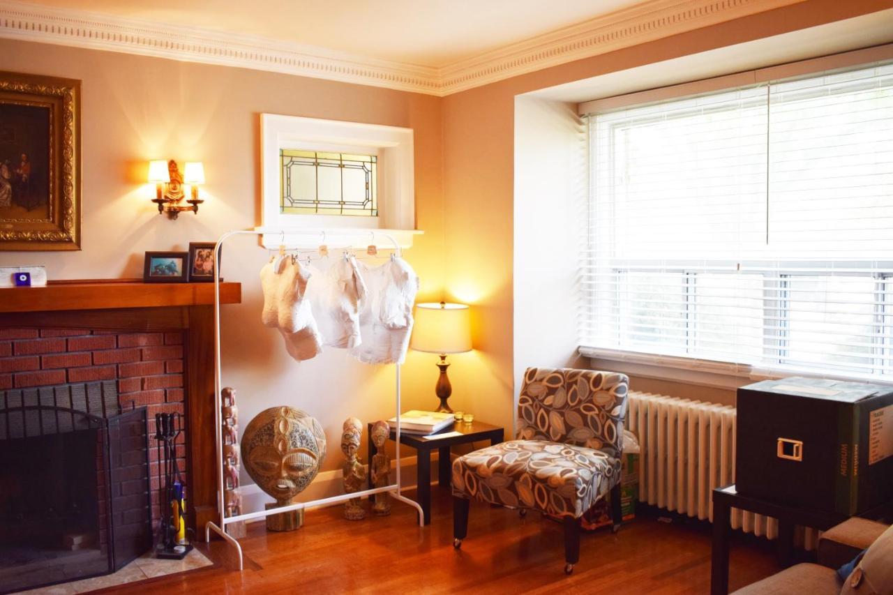 Spacious Artistic House In