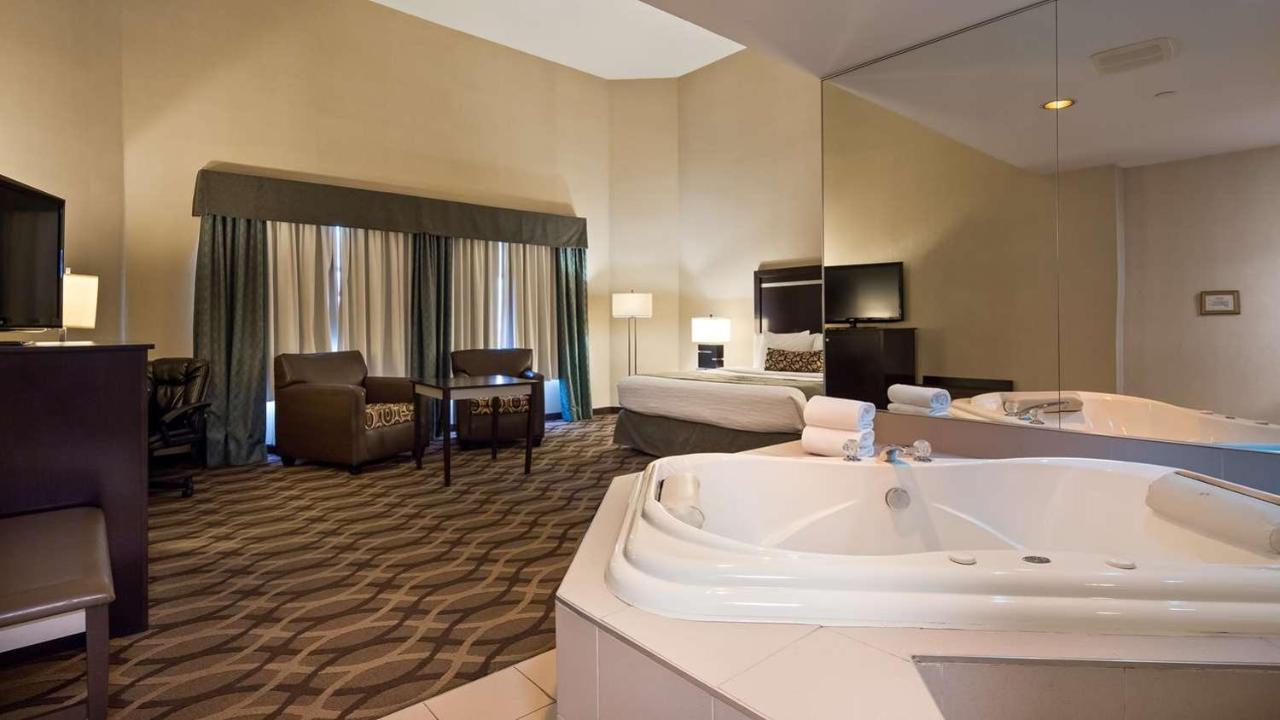 Western Travel Airport 3*
