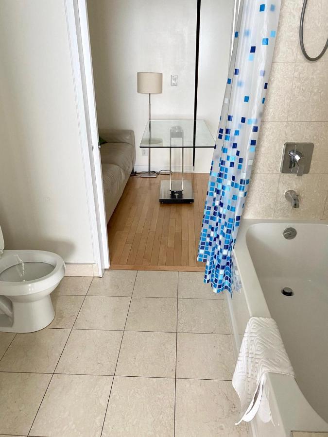 Ihost Suites Ice Toronto