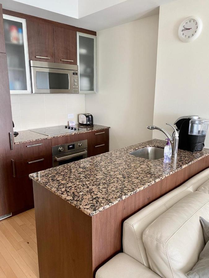 Ihost Suites Ice Toronto